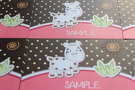 鼎蓁 UV 白墨印製的彩色卡片樣品